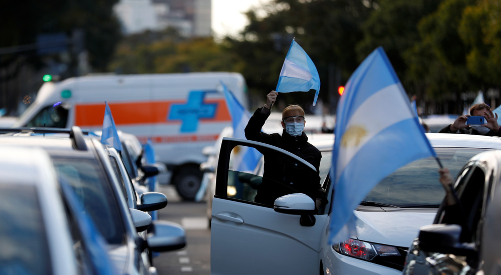 Argentines protest lockdown on independence day