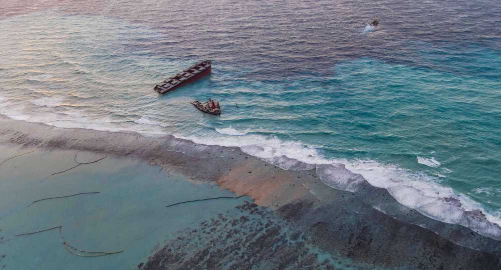 Tug boats drag split Japanese supertanker off Mauritian coast
