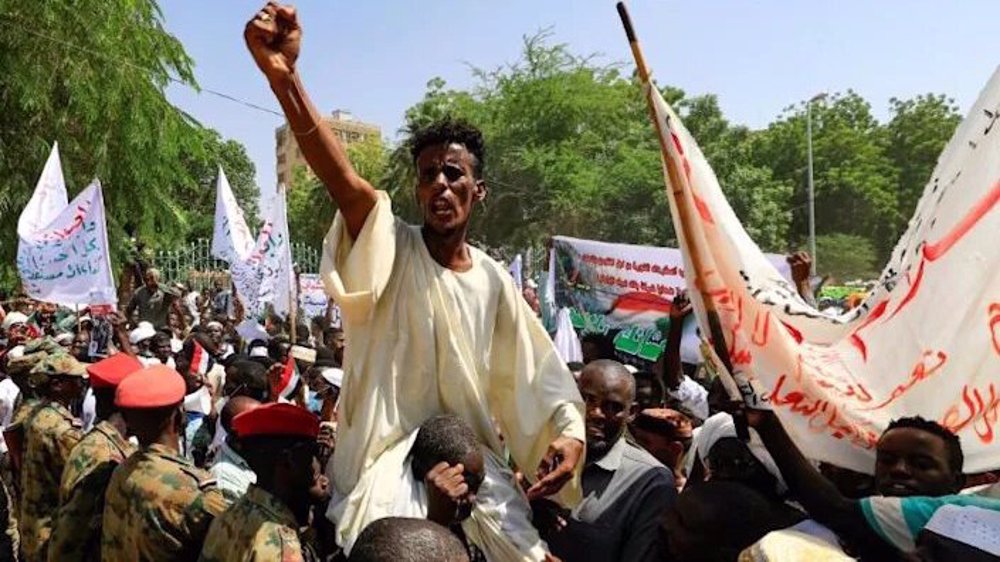 Hundreds of Sudanese protesters want dissolution of transitional govt.