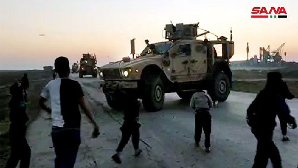 Syrian civilians block US military convoy in Hasakah, force it to head back to American base