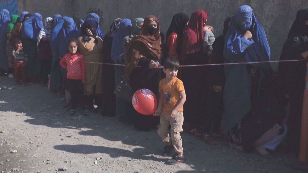 Afghans queue to receive aid amid acute food crisis