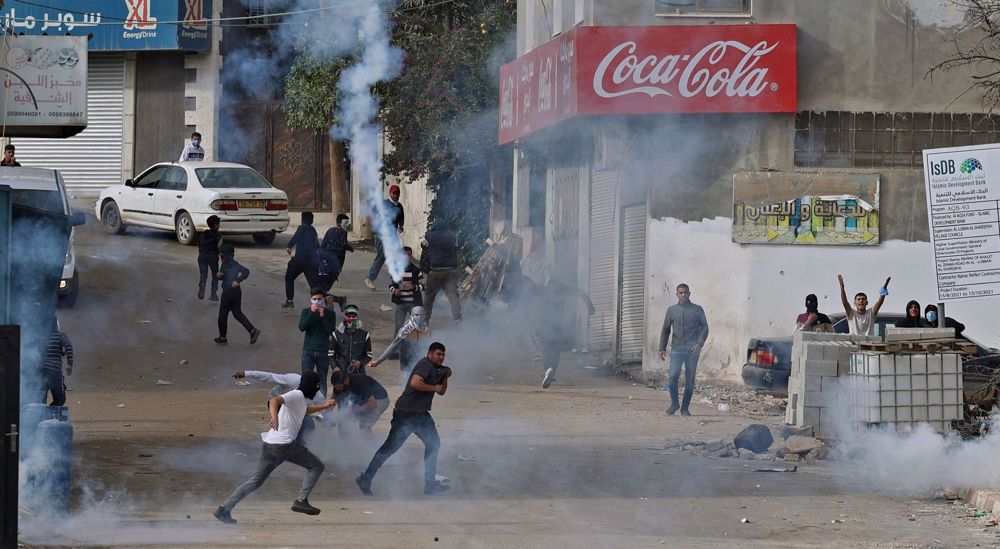 Palestinian teen shot in West Bank clashes as Israeli settlers block Ramallah road