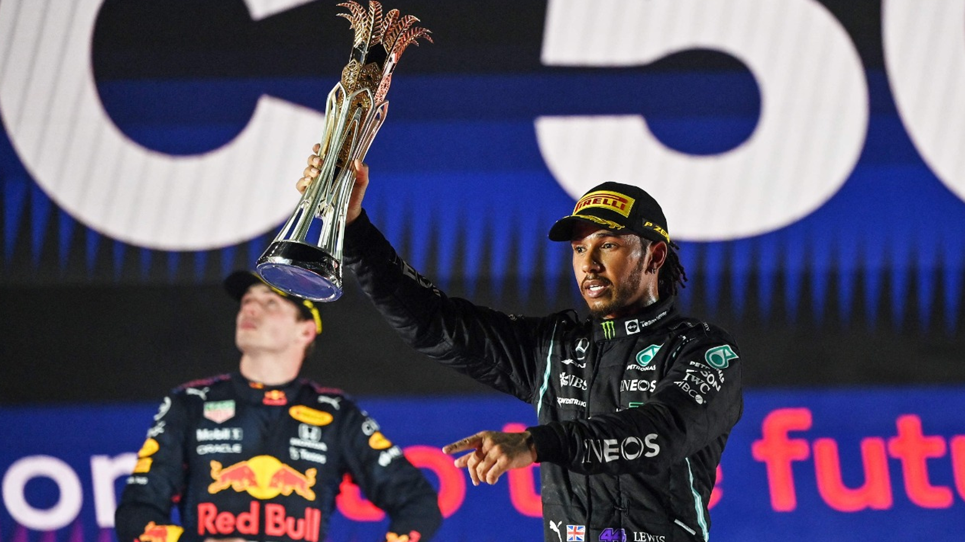 Formula 1 Saudi Arabian Grand Prix: Hamilton wins to tie Verstappen on points