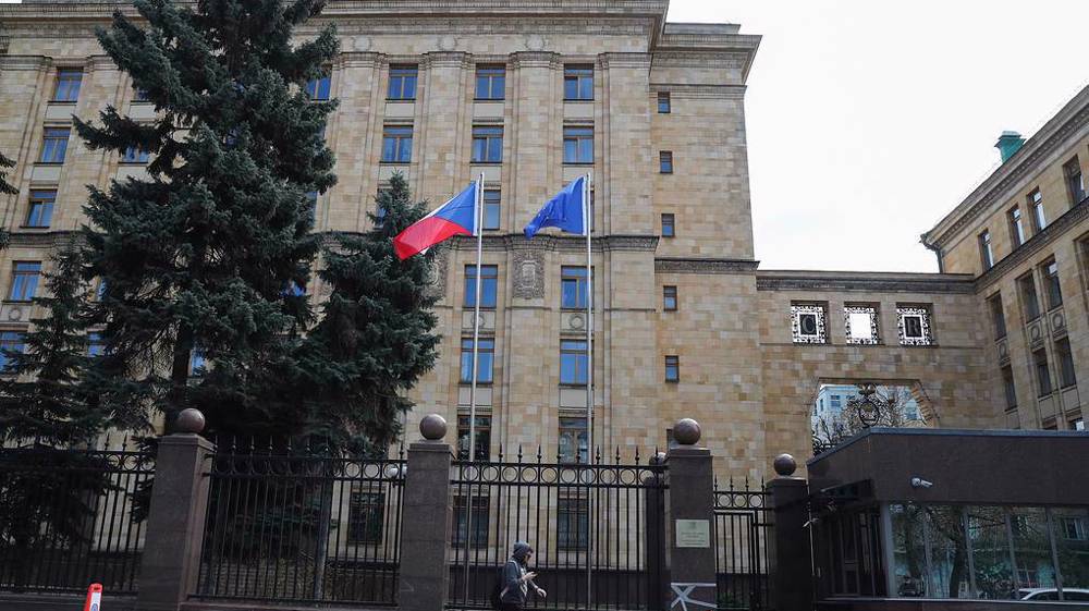 Russia orders 20 Czech diplomats to leave 