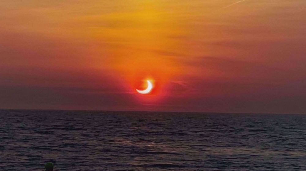 Watch spectacular solar eclipse painting sky red in New Jersey 