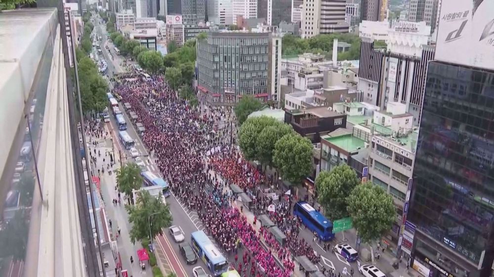 Thousands protest working conditions in coronavirus-hit Seoul 
