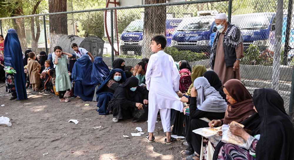 Thousands of civilians flee homes in Afghanistan as Taliban advance