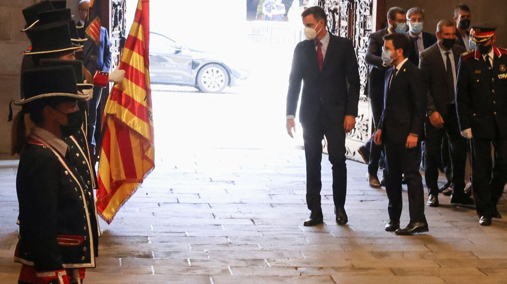 Spain, Catalonia resume talks, admit divisions on Catalan independence