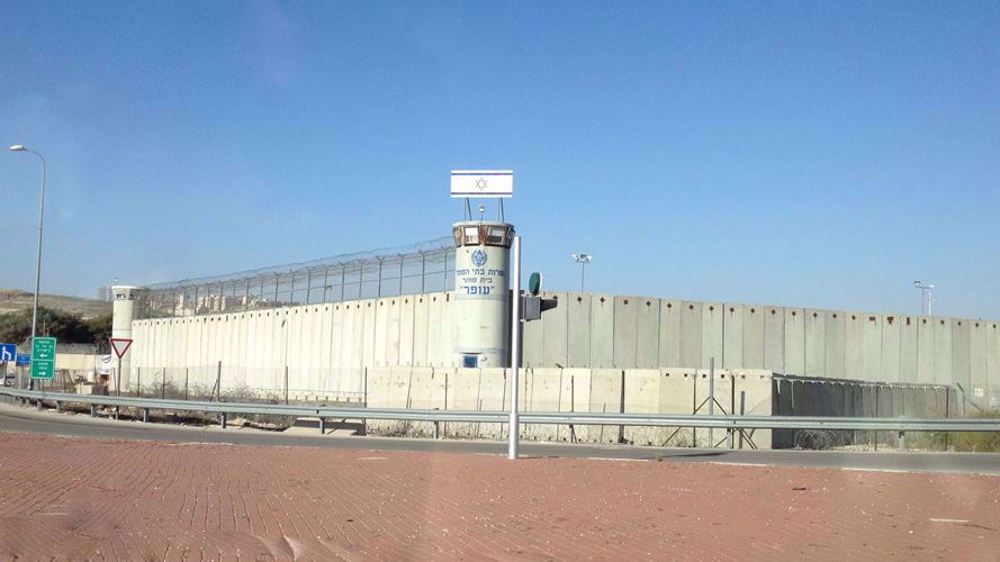 100 Palestinian inmates in Israeli prison to start mass hunger strike