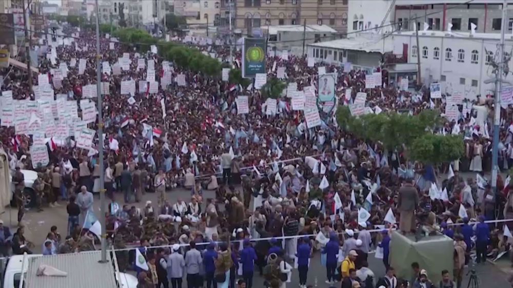Yemenis hold rallies to mark 2014 Revolution anniversary