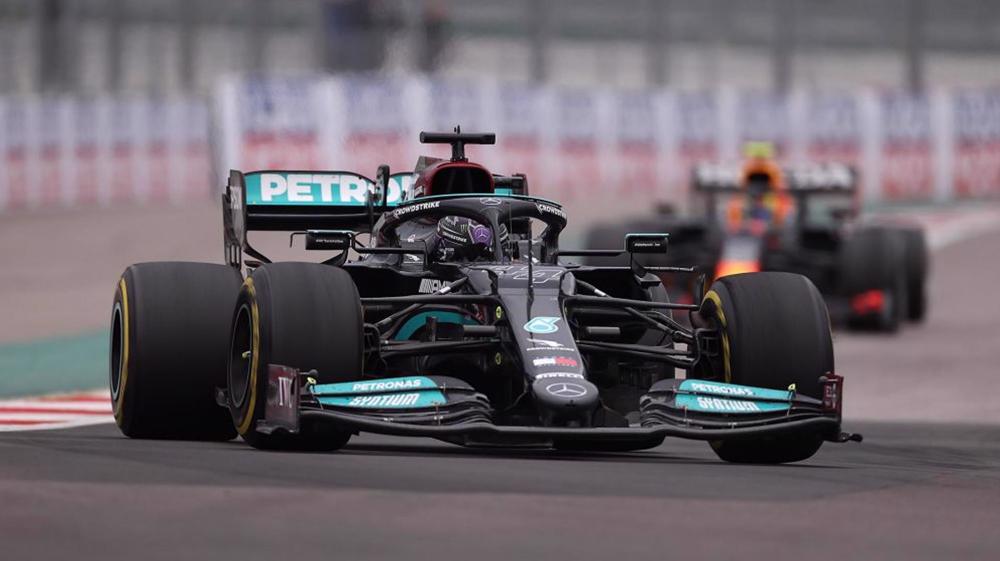 Russian Grand Prix: Hamilton takes 100th F1 victory
