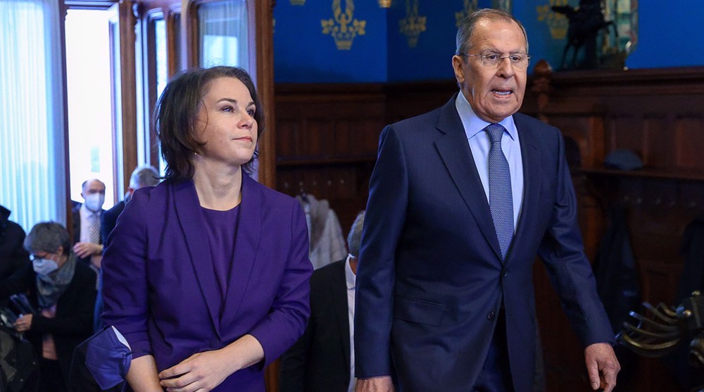 Russia says no new talks on Ukraine until West responds to demands