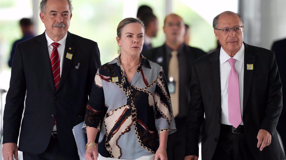 Bolsonaro, Lula team hold 'positive' meeting on power transition