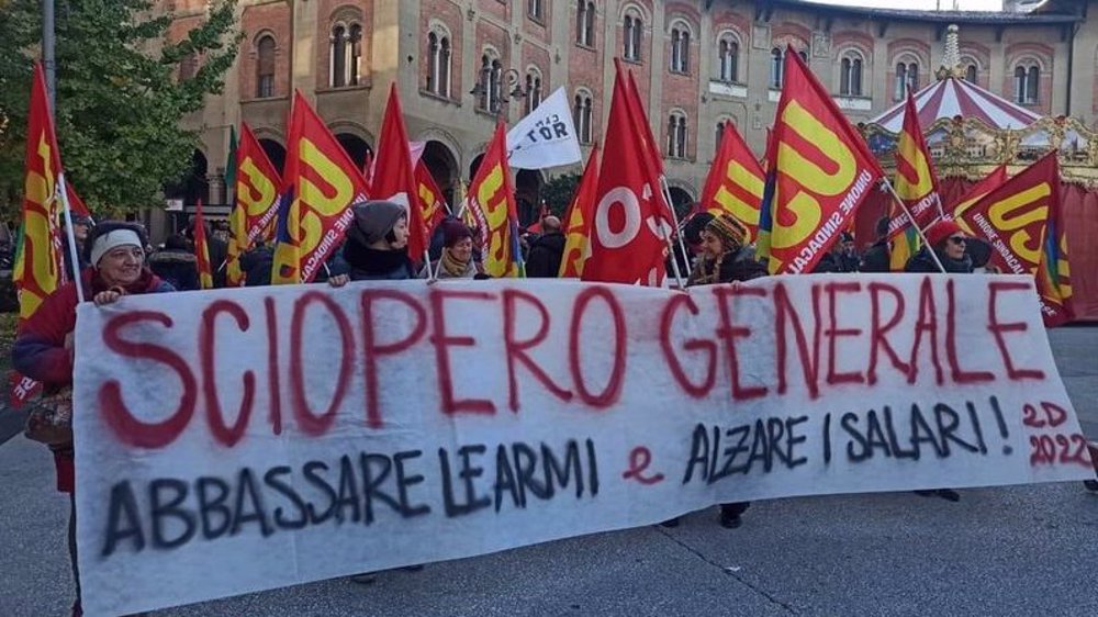 Thousands of Italians protest high cost of living, weapons sale to Ukraine 
