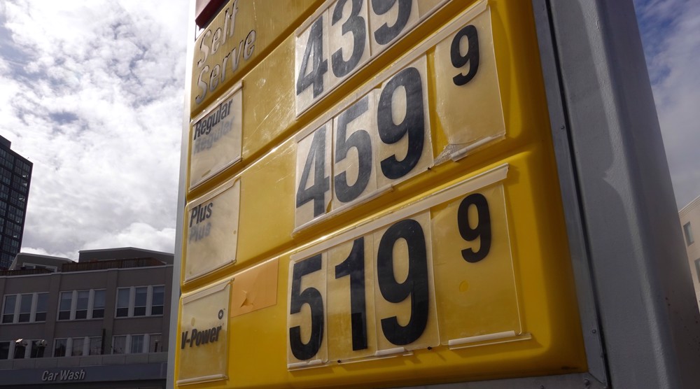 Average US gas price rises 22% in two weeks to record $4.43