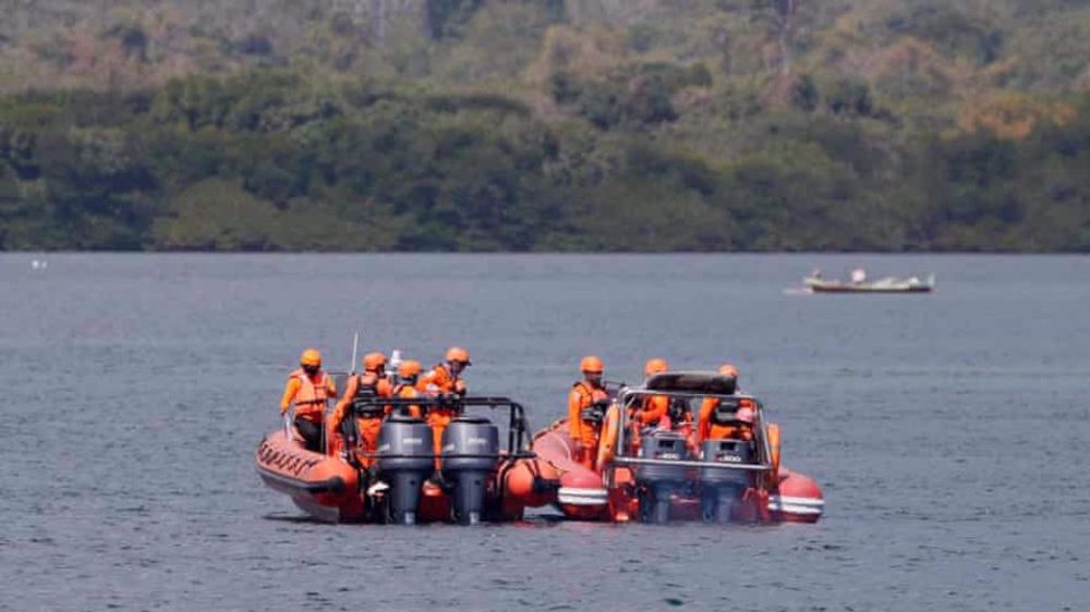 Boat carrying 43 capsizes in Indonesia, 26 missing