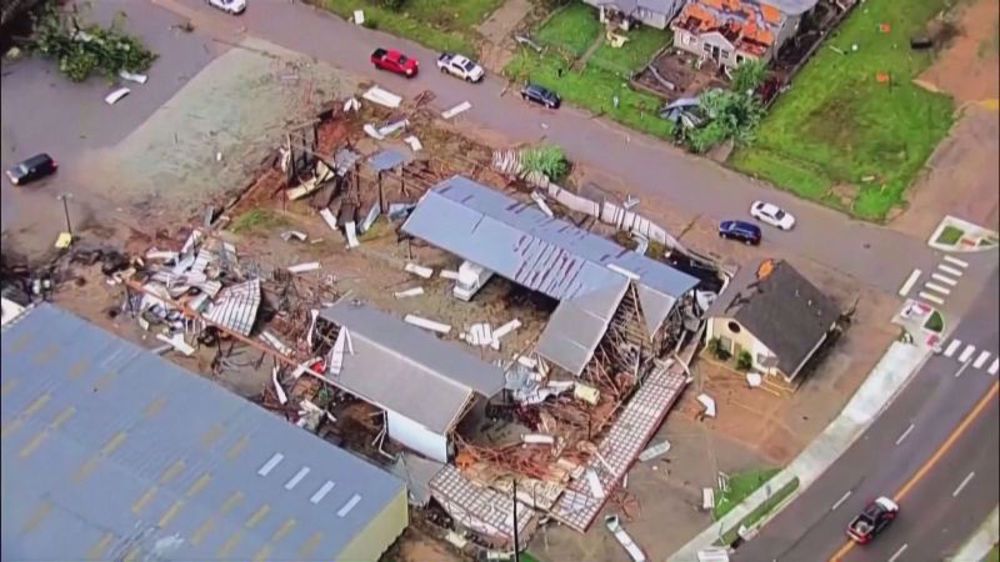 Severe storms, tornadoes slam Oklahoma town causing damage