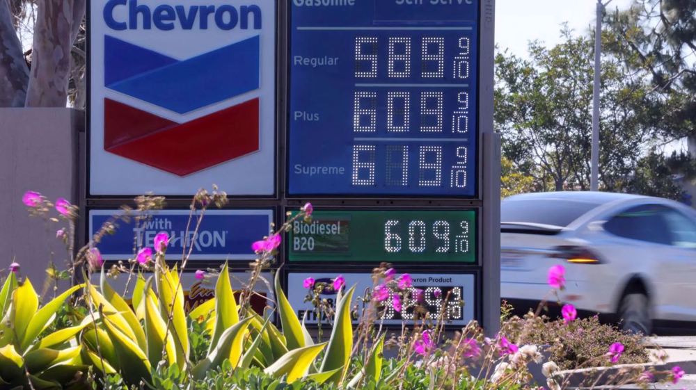 Gas price tops $5 for the first time in US history 