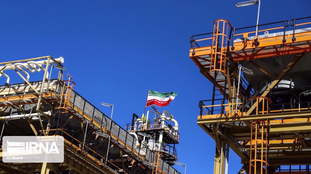 Iran awards $17.8 billion worth of contracts for building two refineries