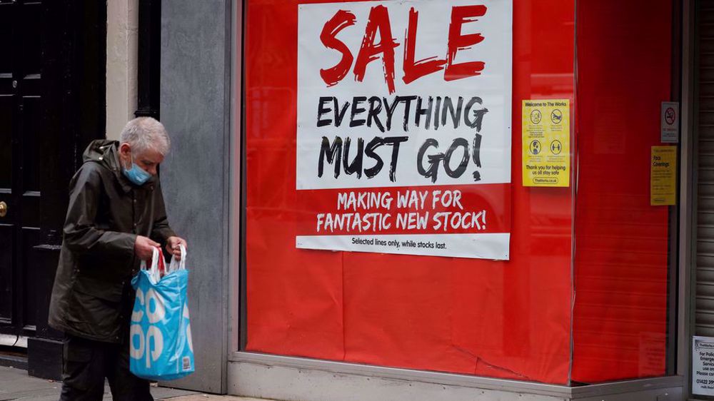 Surging prices hit UK economic growth, raise recession risk