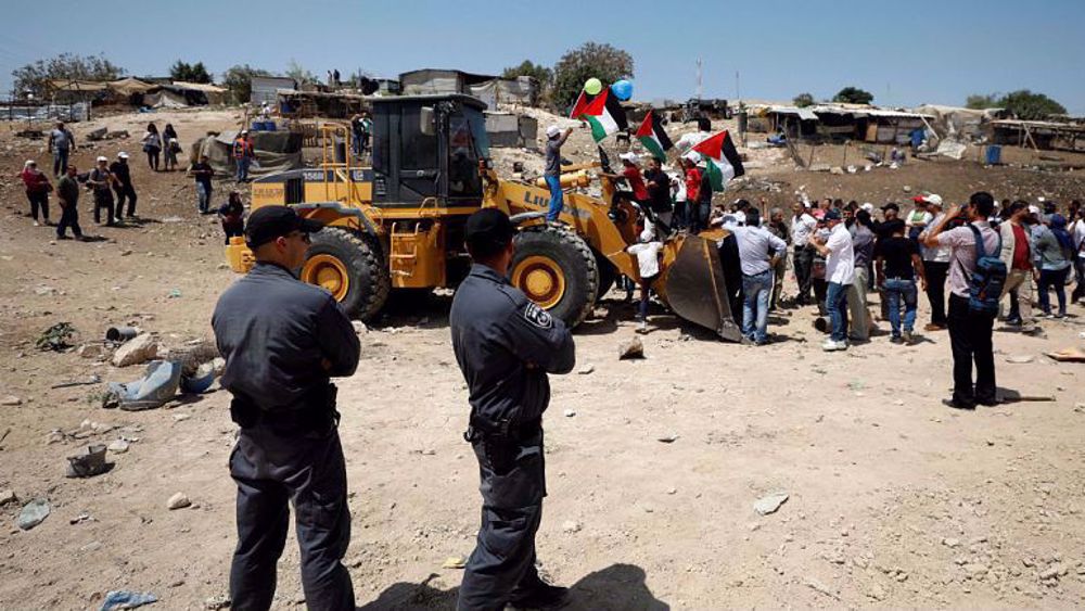 Palestinian protesters block Israeli attempt to destroy village, homes
