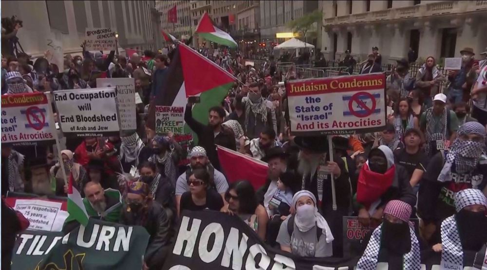 Demonstrators flood Wall St in New York demanding justice for Palestinians