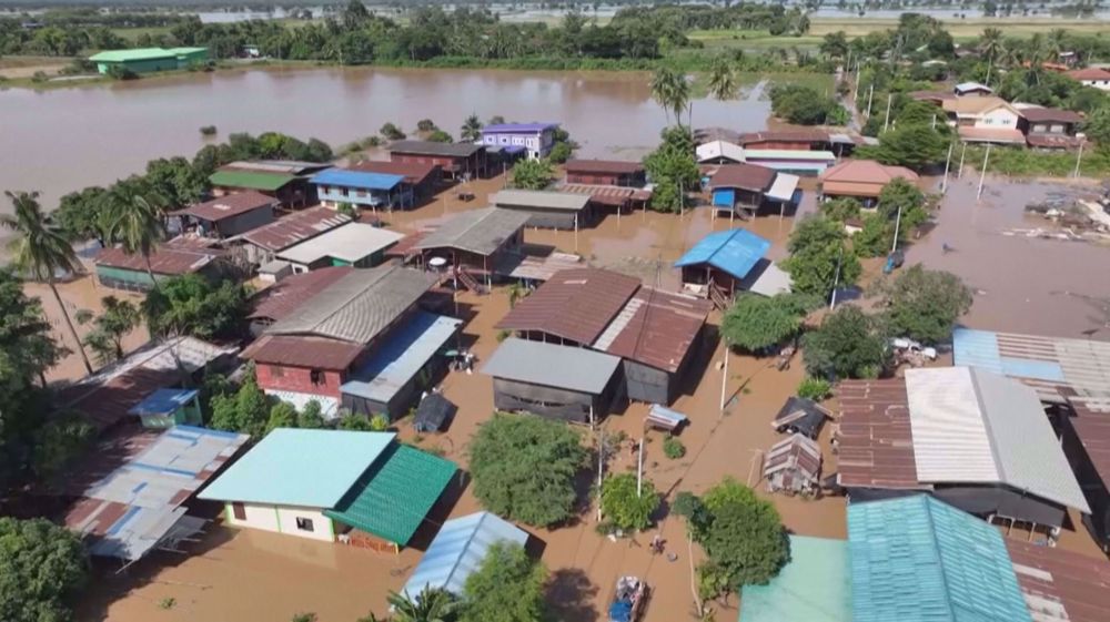 Floods hit 4,000 homes in central Thailand