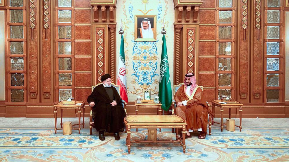 Raeisi, Saudi crown prince meet in first encounter since rapprochement