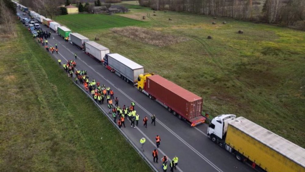 Polish truckers, farmers expand border blockade of Ukraine trucks