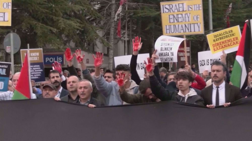 Pro-Palestinian groups stage anti-US protests as Blinken holds talks in Ankara