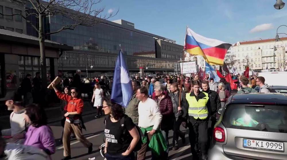 German protesters march against military support, arms deliveries to Ukraine 