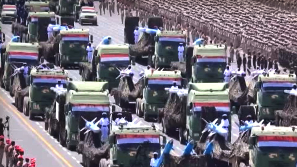 Historic military parade marks comeback of Yemeni air force
