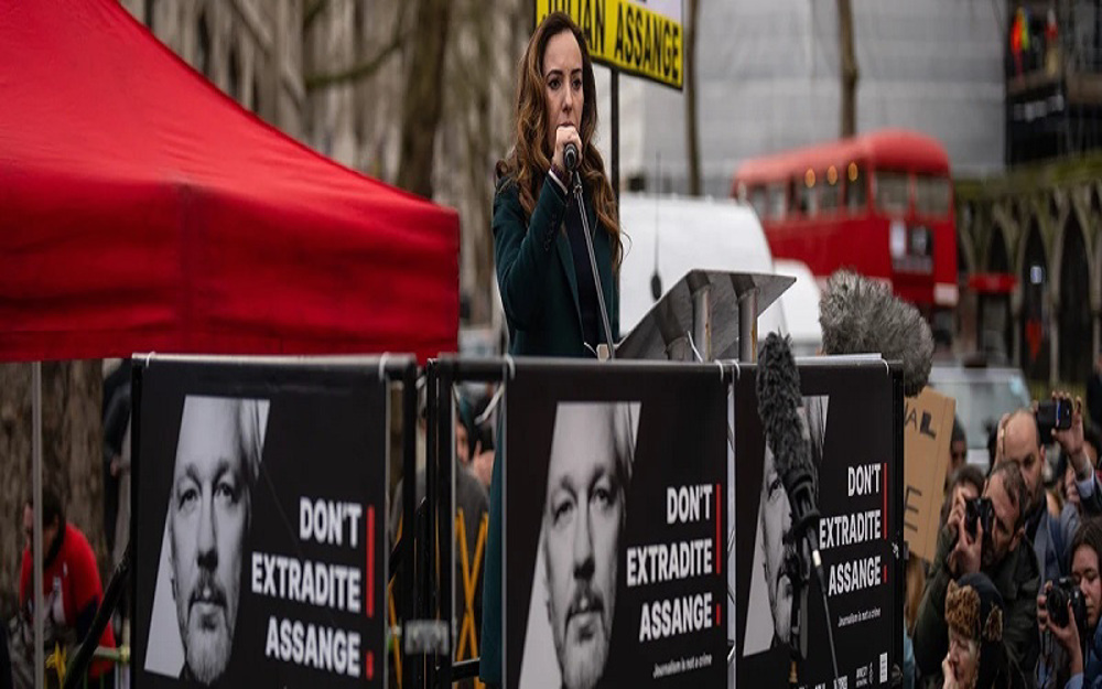 Assange to remain jailed, US extradition delayed