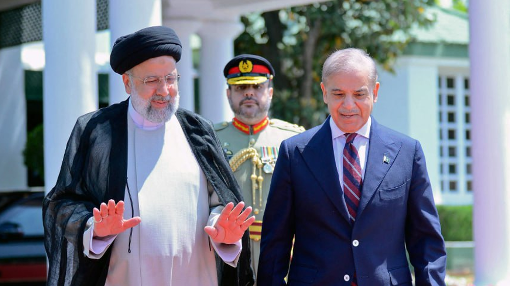 Iran president in Pakistan to bolster security, trade ties
