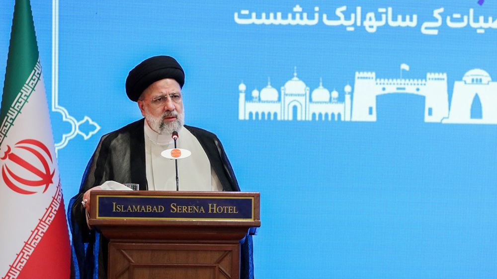 Pres. Raeisi lauds elites’ role in unifying Iranian, Pakistani nations