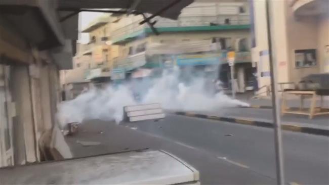 Bahrainis protest military court death sentences: Video 