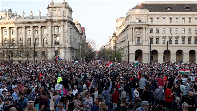 100k Hungarians protest PM Orban’s re-election