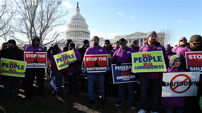 US govt. workers call for end to shutdown