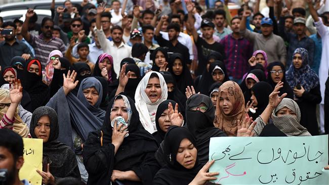 Hazara Muslims continue sit-in after Quetta bombing