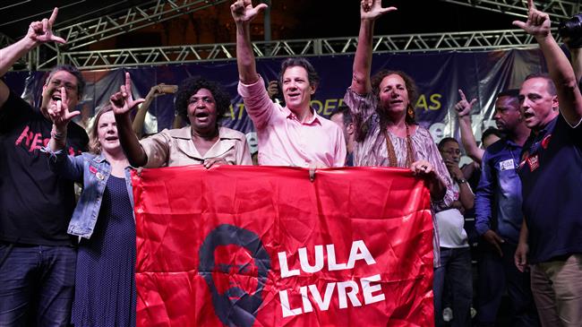 Thousands protest in Rio against education budget cuts