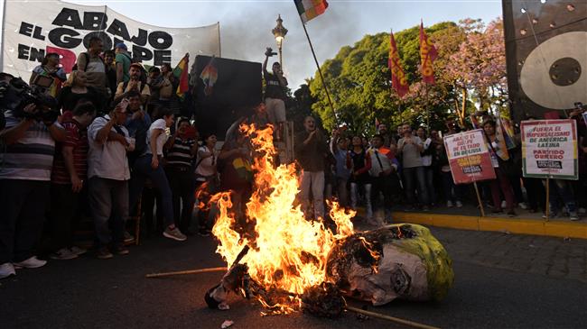 Argentina: Opponents of Bolivia's interim government burn Trump effigy