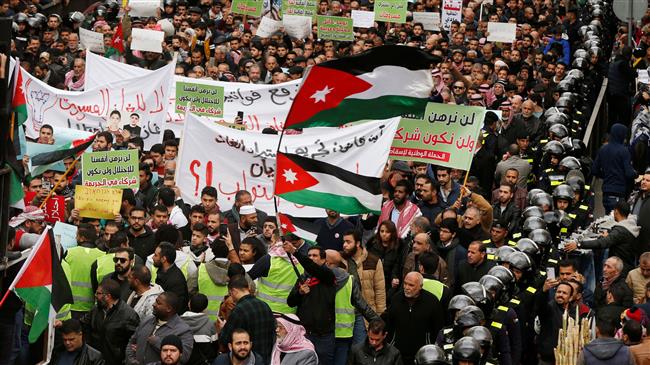 Hundreds of Jordanians protest against gas imports from Israel