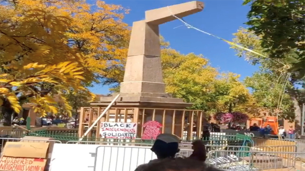 Protesters tear down Obelisk in US town of Santa Fe