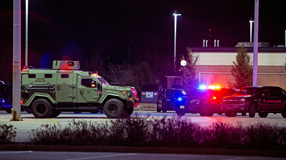 Multiple people injured in Wisconsin mall shooting; suspect at large 