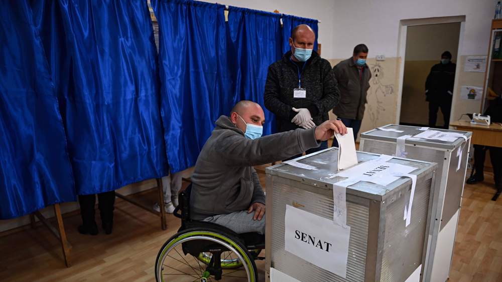 Disillusioned Romanians shun election in shadow of pandemic