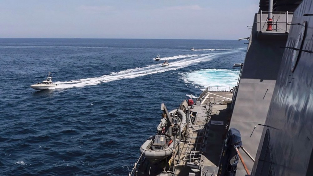 US tells vessels in Persian Gulf to stay 100m away from warships