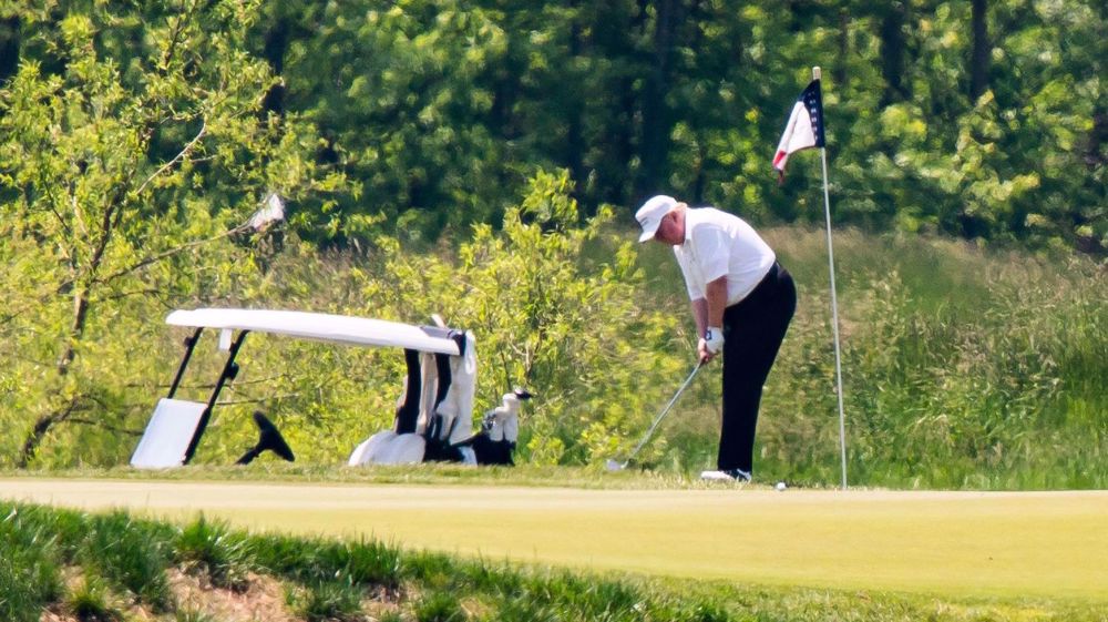 Trump fumes as media slams coronavirus pandemic golf outing