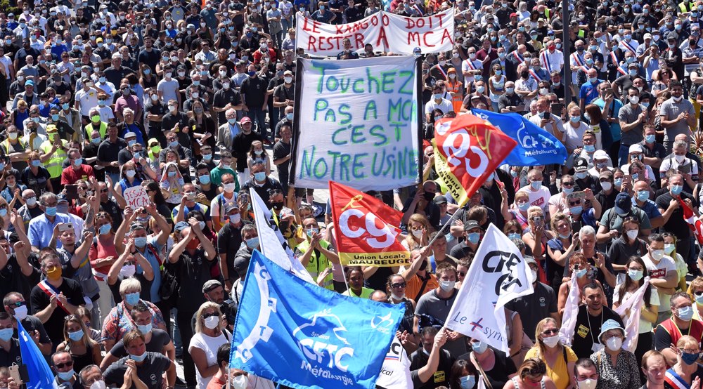 Thousands protest mass Renault job cut