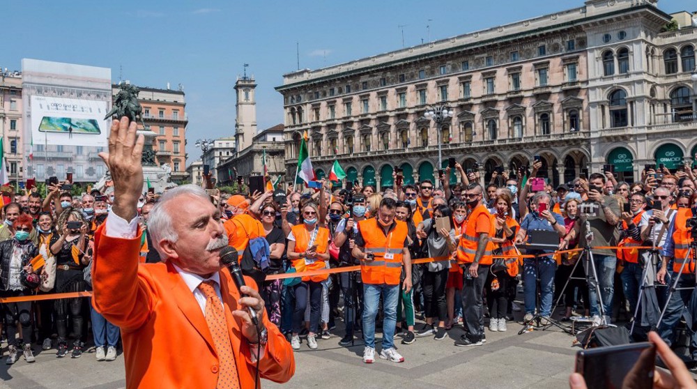 Right-wing protesters in Italy demand resignation of government