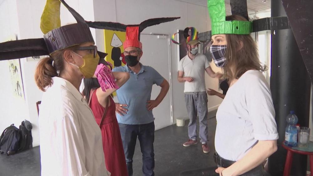 Coronavirus: Paris gallery keeps visitors apart with extension hats 